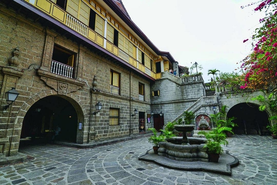 Explore Manila - The Manila Hotel